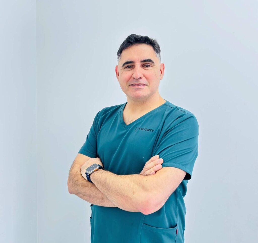 Dr. Fernando Santos, odontólogo de Clínica Dental Odonty